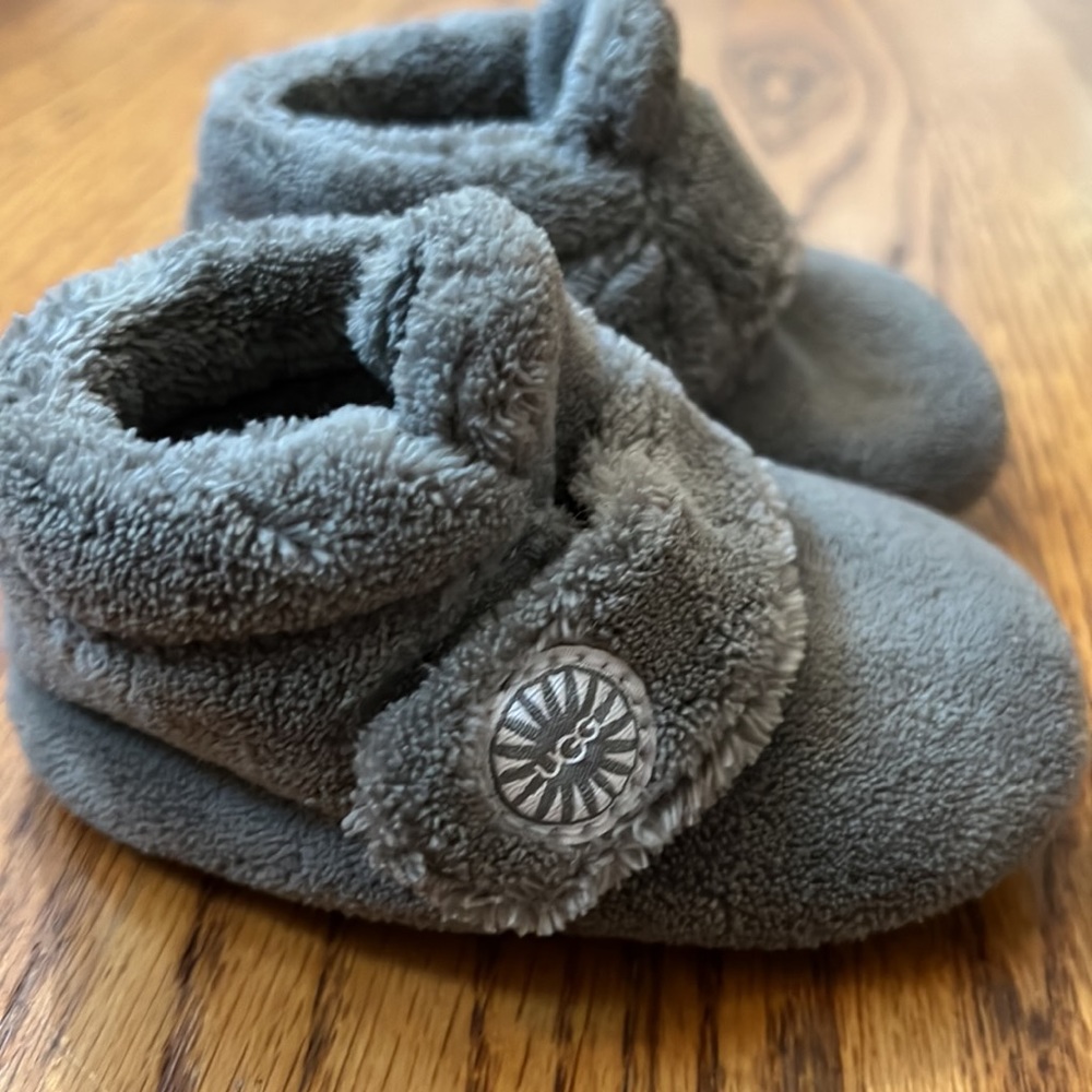 Ugg washable baby booties size 2/3